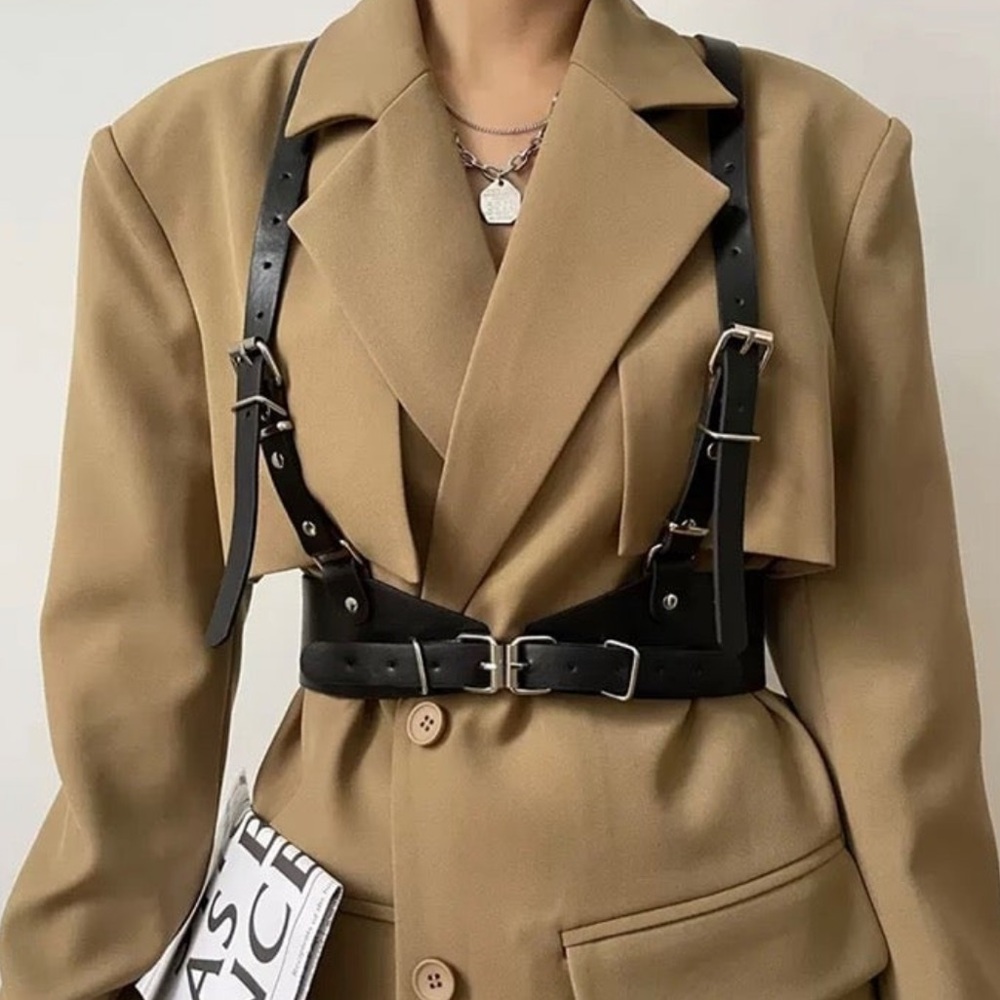 Black faux leather harness suspenders belt 

One size